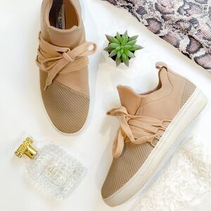 Steve Madden blush “Lancer” mesh lace up sneaker ❤️